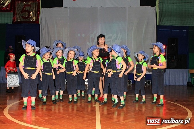 Zdjęcie w galerii na portalu naszraciborz.pl: Wspaniały jubileusz. Zespół taneczny 