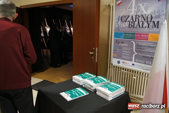 Zdjęcie w galerii na portalu naszraciborz.pl: Kral i Mikołajewski na promocji Almanachu wiadomości z regionu