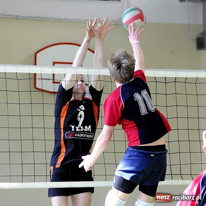 Zdjęcie w galerii na portalu naszraciborz.pl: Enter wygrał w hicie kolejki wiadomości z regionu