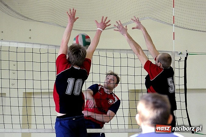 Zdjęcie w galerii na portalu naszraciborz.pl: Enter wygrał w hicie kolejki wiadomości z regionu