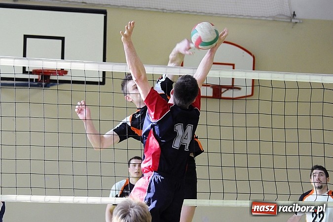 Zdjęcie w galerii na portalu naszraciborz.pl: Enter wygrał w hicie kolejki wiadomości z regionu