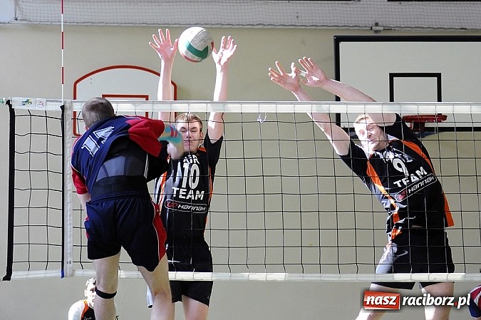 Zdjęcie w galerii na portalu naszraciborz.pl: Enter wygrał w hicie kolejki wiadomości z regionu