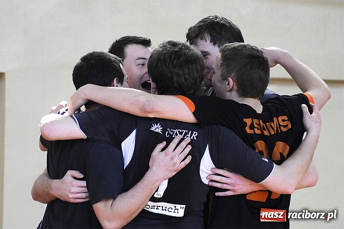 Zdjęcie w galerii na portalu naszraciborz.pl: Enter wygrał w hicie kolejki wiadomości z regionu