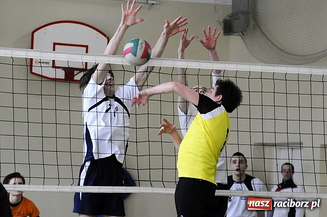 Zdjęcie w galerii na portalu naszraciborz.pl: Enter wygrał w hicie kolejki wiadomości z regionu