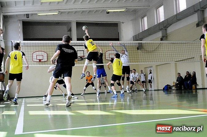 Zdjęcie w galerii na portalu naszraciborz.pl: Enter wygrał w hicie kolejki wiadomości z regionu