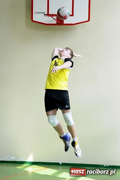 Zdjęcie w galerii na portalu naszraciborz.pl: Enter wygrał w hicie kolejki wiadomości z regionu