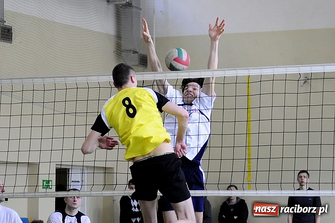 Zdjęcie w galerii na portalu naszraciborz.pl: Enter wygrał w hicie kolejki wiadomości z regionu