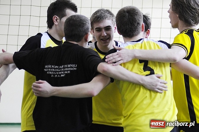 Zdjęcie w galerii na portalu naszraciborz.pl: Enter wygrał w hicie kolejki wiadomości z regionu