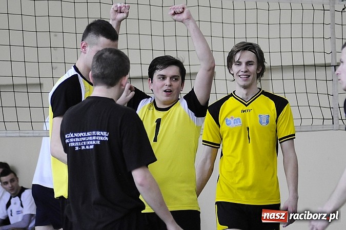 Zdjęcie w galerii na portalu naszraciborz.pl: Enter wygrał w hicie kolejki wiadomości z regionu