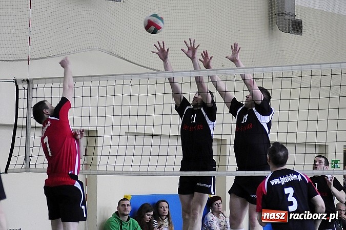 Zdjęcie w galerii na portalu naszraciborz.pl: Enter wygrał w hicie kolejki wiadomości z regionu