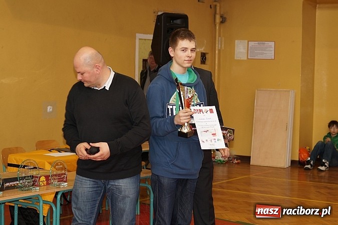 Zdjęcie w galerii na portalu naszraciborz.pl: Liga Pucharu Polski w Hokeju Stołowym w ZSOMS wiadomości z regionu