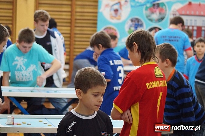 Zdjęcie w galerii na portalu naszraciborz.pl: Liga Pucharu Polski w Hokeju Stołowym w ZSOMS wiadomości z regionu