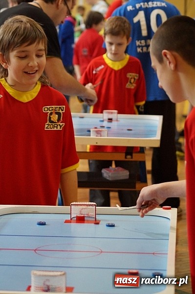 Zdjęcie w galerii na portalu naszraciborz.pl: Liga Pucharu Polski w Hokeju Stołowym w ZSOMS wiadomości z regionu