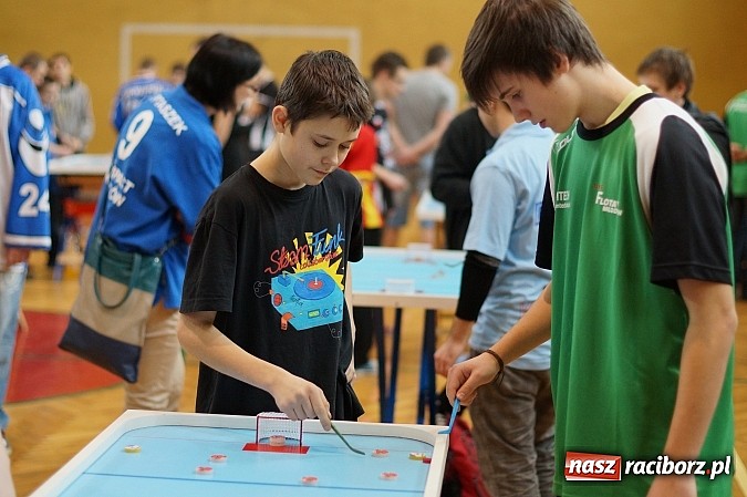 Zdjęcie w galerii na portalu naszraciborz.pl: Liga Pucharu Polski w Hokeju Stołowym w ZSOMS wiadomości z regionu