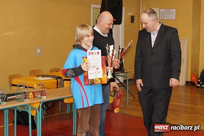Zdjęcie w galerii na portalu naszraciborz.pl: Liga Pucharu Polski w Hokeju Stołowym w ZSOMS wiadomości z regionu