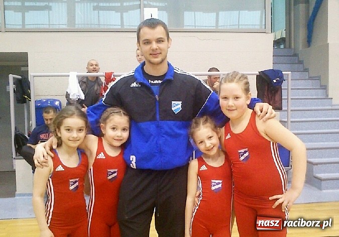 Zdjęcie w galerii na portalu naszraciborz.pl: Najmłodsi walczyli na matach w Tychach wiadomości z regionu