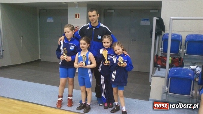 Zdjęcie w galerii na portalu naszraciborz.pl: Najmłodsi walczyli na matach w Tychach wiadomości z regionu