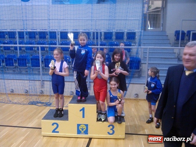 Zdjęcie w galerii na portalu naszraciborz.pl: Najmłodsi walczyli na matach w Tychach wiadomości z regionu