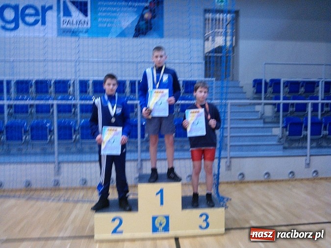 Zdjęcie w galerii na portalu naszraciborz.pl: Najmłodsi walczyli na matach w Tychach wiadomości z regionu