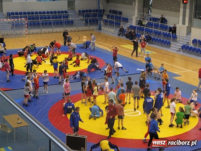 Zdjęcie w galerii na portalu naszraciborz.pl: Najmłodsi walczyli na matach w Tychach wiadomości z regionu