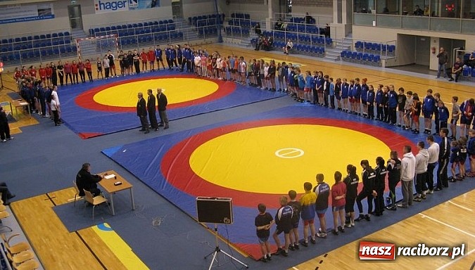 Zdjęcie w galerii na portalu naszraciborz.pl: Najmłodsi walczyli na matach w Tychach wiadomości z regionu