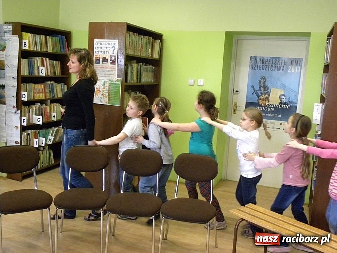 Zdjęcie w galerii na portalu naszraciborz.pl: Nowi czytelnicy w Bibliotece na Płoni wiadomości z regionu