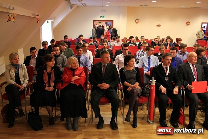 Zdjęcie w galerii na portalu naszraciborz.pl: Wyróżniono młodych krwiodawców z Mechanika wiadomości z regionu