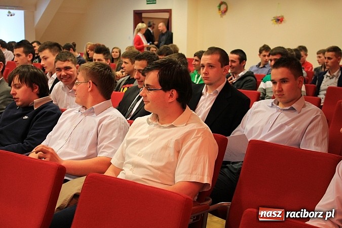 Zdjęcie w galerii na portalu naszraciborz.pl: Wyróżniono młodych krwiodawców z Mechanika wiadomości z regionu