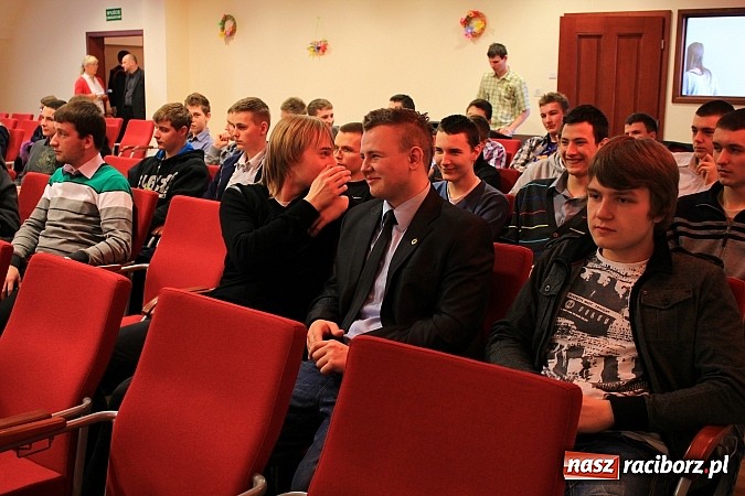 Zdjęcie w galerii na portalu naszraciborz.pl: Wyróżniono młodych krwiodawców z Mechanika wiadomości z regionu