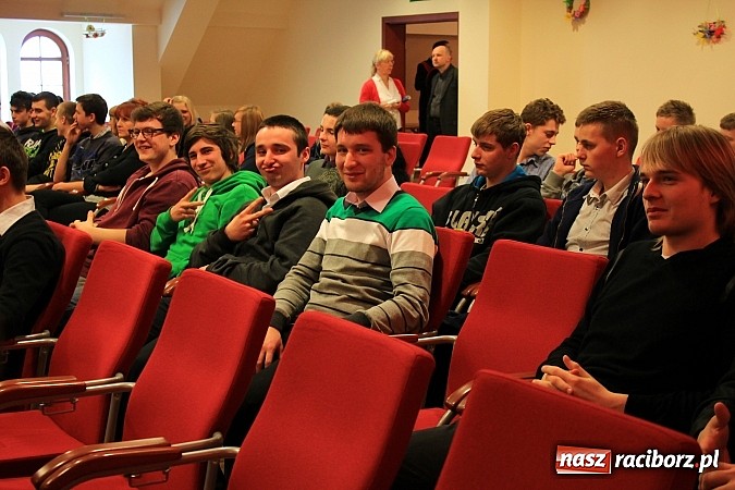 Zdjęcie w galerii na portalu naszraciborz.pl: Wyróżniono młodych krwiodawców z Mechanika wiadomości z regionu