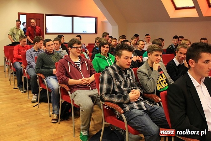 Zdjęcie w galerii na portalu naszraciborz.pl: Wyróżniono młodych krwiodawców z Mechanika wiadomości z regionu