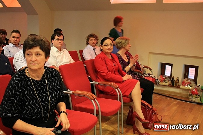 Zdjęcie w galerii na portalu naszraciborz.pl: Wyróżniono młodych krwiodawców z Mechanika wiadomości z regionu