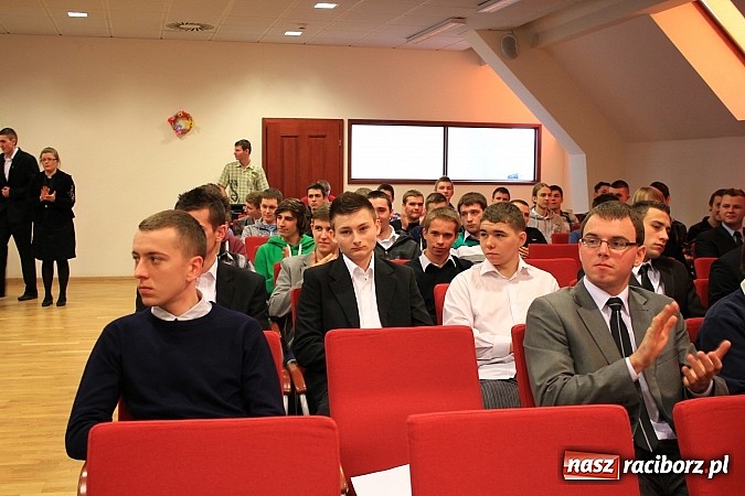 Zdjęcie w galerii na portalu naszraciborz.pl: Wyróżniono młodych krwiodawców z Mechanika wiadomości z regionu