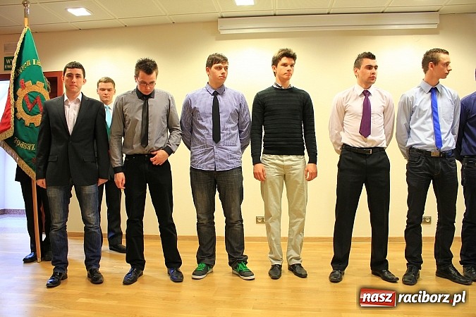 Zdjęcie w galerii na portalu naszraciborz.pl: Wyróżniono młodych krwiodawców z Mechanika wiadomości z regionu