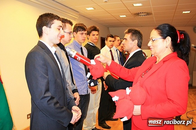 Zdjęcie w galerii na portalu naszraciborz.pl: Wyróżniono młodych krwiodawców z Mechanika wiadomości z regionu