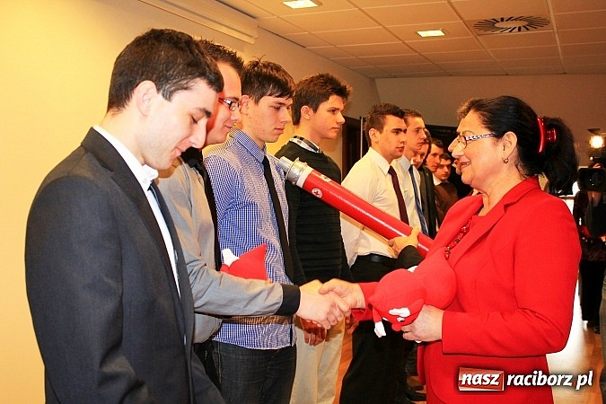 Zdjęcie w galerii na portalu naszraciborz.pl: Wyróżniono młodych krwiodawców z Mechanika wiadomości z regionu