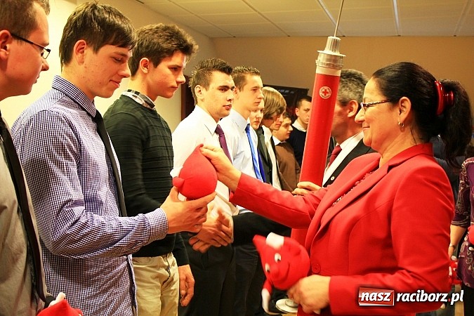 Zdjęcie w galerii na portalu naszraciborz.pl: Wyróżniono młodych krwiodawców z Mechanika wiadomości z regionu