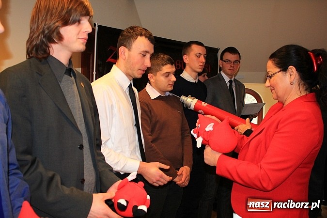 Zdjęcie w galerii na portalu naszraciborz.pl: Wyróżniono młodych krwiodawców z Mechanika wiadomości z regionu