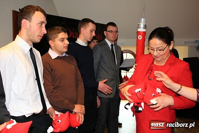 Zdjęcie w galerii na portalu naszraciborz.pl: Wyróżniono młodych krwiodawców z Mechanika wiadomości z regionu