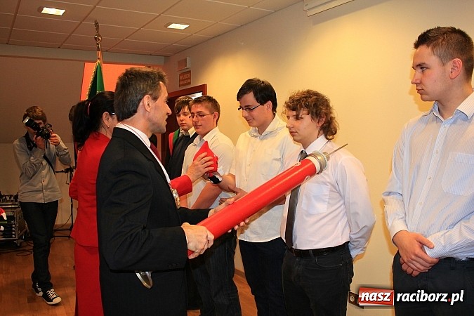 Zdjęcie w galerii na portalu naszraciborz.pl: Wyróżniono młodych krwiodawców z Mechanika wiadomości z regionu