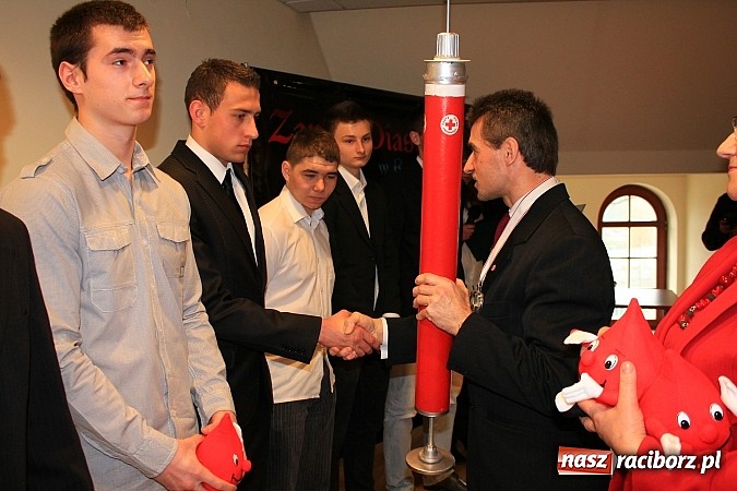 Zdjęcie w galerii na portalu naszraciborz.pl: Wyróżniono młodych krwiodawców z Mechanika wiadomości z regionu