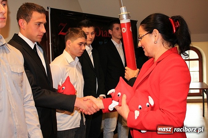 Zdjęcie w galerii na portalu naszraciborz.pl: Wyróżniono młodych krwiodawców z Mechanika wiadomości z regionu