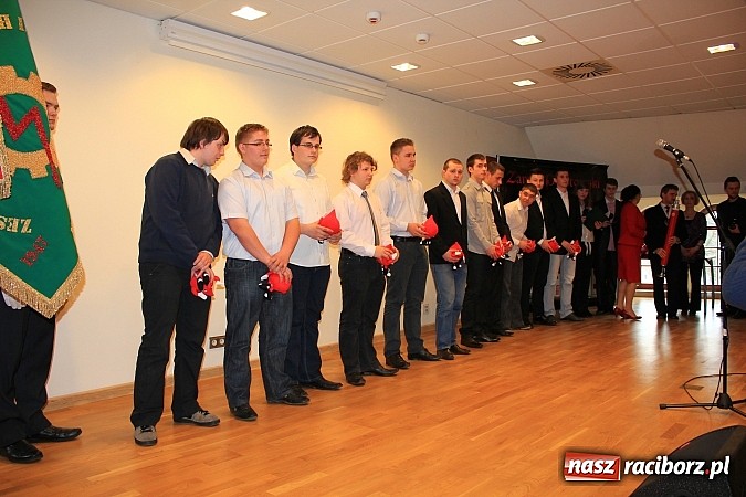 Zdjęcie w galerii na portalu naszraciborz.pl: Wyróżniono młodych krwiodawców z Mechanika wiadomości z regionu