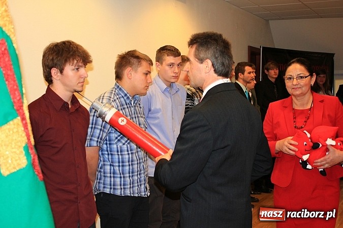 Zdjęcie w galerii na portalu naszraciborz.pl: Wyróżniono młodych krwiodawców z Mechanika wiadomości z regionu