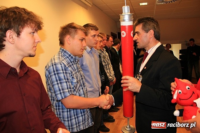 Zdjęcie w galerii na portalu naszraciborz.pl: Wyróżniono młodych krwiodawców z Mechanika wiadomości z regionu