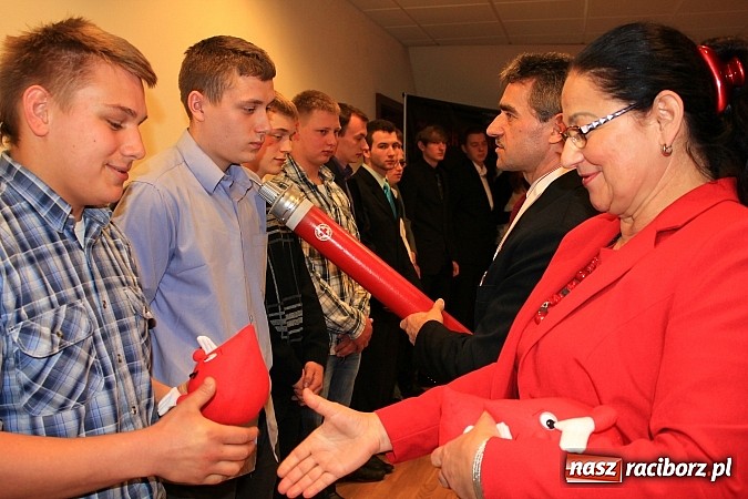 Zdjęcie w galerii na portalu naszraciborz.pl: Wyróżniono młodych krwiodawców z Mechanika wiadomości z regionu