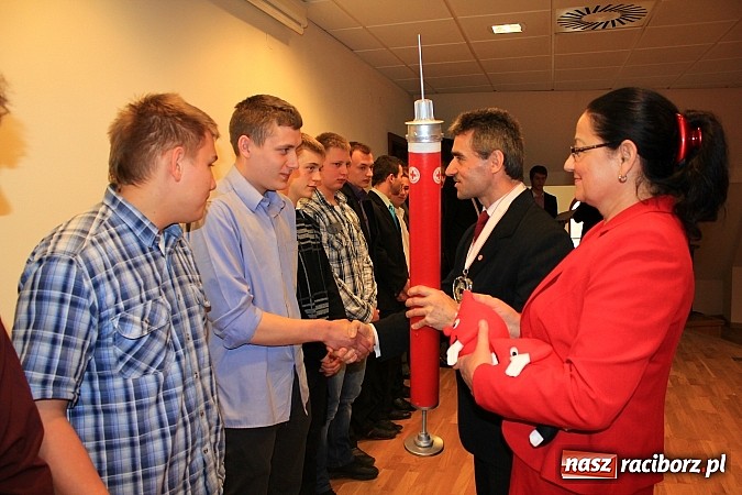 Zdjęcie w galerii na portalu naszraciborz.pl: Wyróżniono młodych krwiodawców z Mechanika wiadomości z regionu