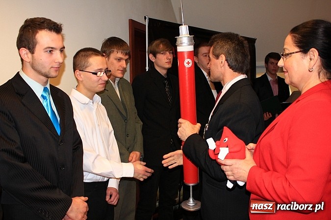 Zdjęcie w galerii na portalu naszraciborz.pl: Wyróżniono młodych krwiodawców z Mechanika wiadomości z regionu