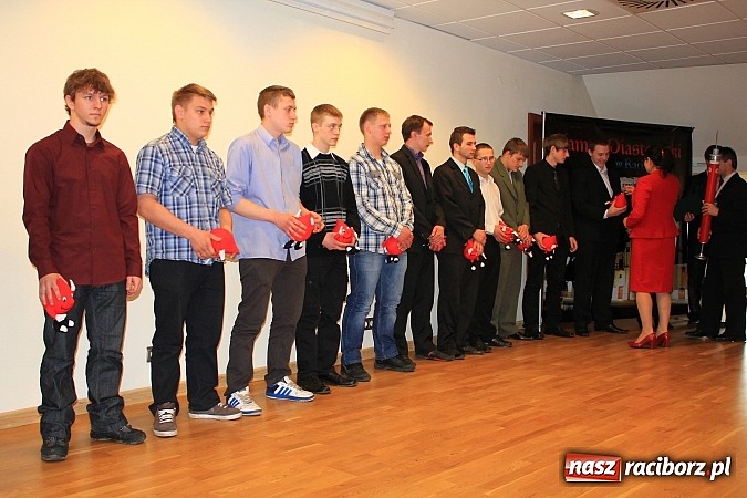 Zdjęcie w galerii na portalu naszraciborz.pl: Wyróżniono młodych krwiodawców z Mechanika wiadomości z regionu