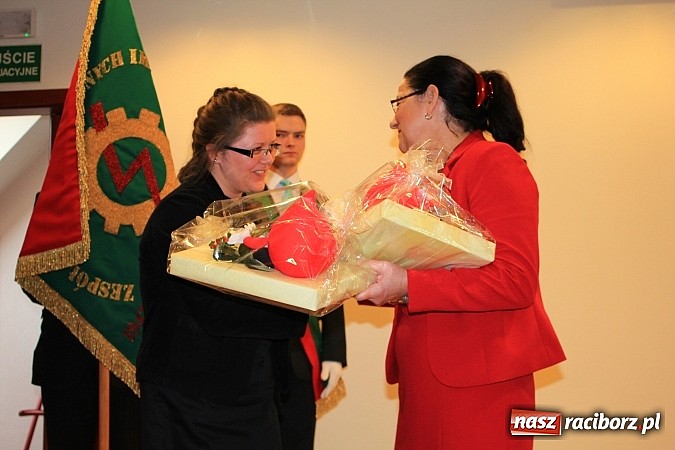 Zdjęcie w galerii na portalu naszraciborz.pl: Wyróżniono młodych krwiodawców z Mechanika wiadomości z regionu